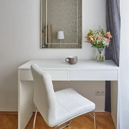 Gentle And Cozy Right At The Center Apartment Prague
